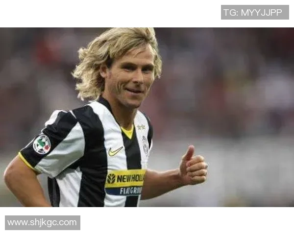 历代足球巨星排名全解析 经典球员影响力与巅峰时刻回顾 历代足球巨星排名全解析 经典球员影响力与巅峰时刻回顾