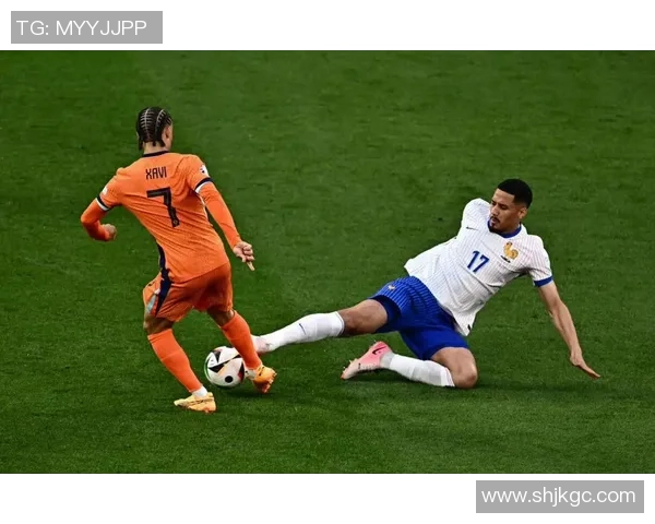 足球巨星传球给范迪克精彩瞬间引发球迷热议展现无与伦比默契配合